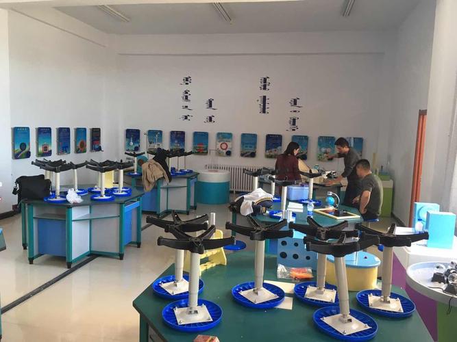 高中科技创新教育实验室 融合教育科技的未来学习空间