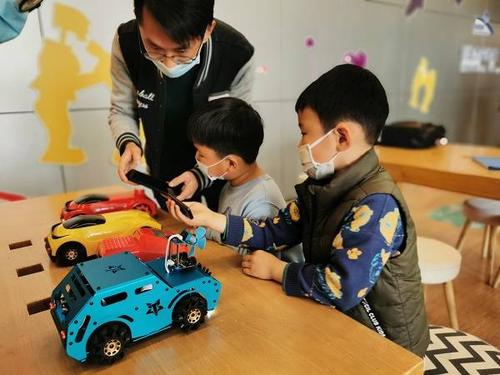 上海科技馆新又添科普神器 钛创星捐赠百万教育产品